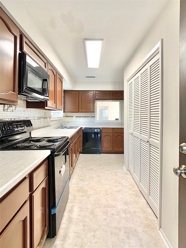 7841 Green Lawn Dr unit 7841, Houston, TX 77088 - photo 6