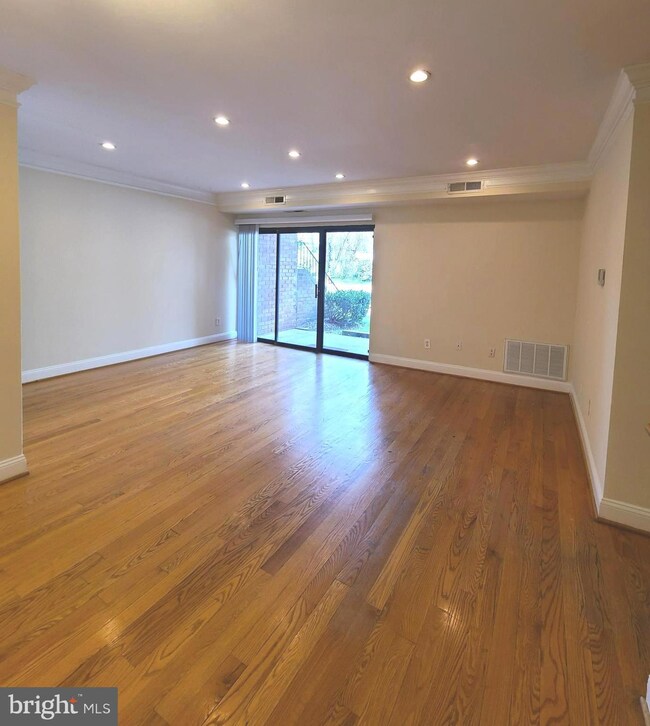 10723 West Dr unit 101, Fairfax, VA 22030 - photo 4