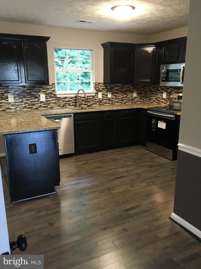 1106 Kings Crest Dr, Stafford, VA 22554 - photo 4