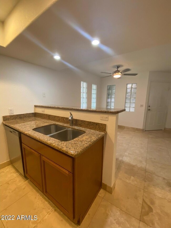 3235 E Camelback Rd unit 112, Phoenix, AZ 85018 - photo 6