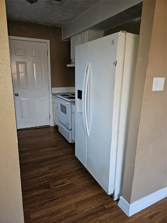 Another side of the kitchen