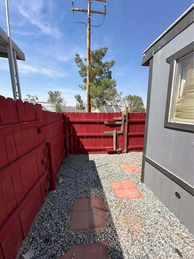 6854 Adobe Rd unit 38, Twentynine Palms, CA 92277 - photo 4