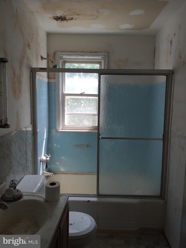 4433 Eldone Rd, Baltimore, MD 21229 - photo 2