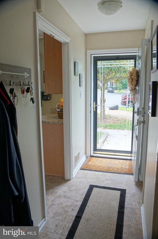 5514 Beaconsfield Ct, Burke, VA 22015 - photo 4