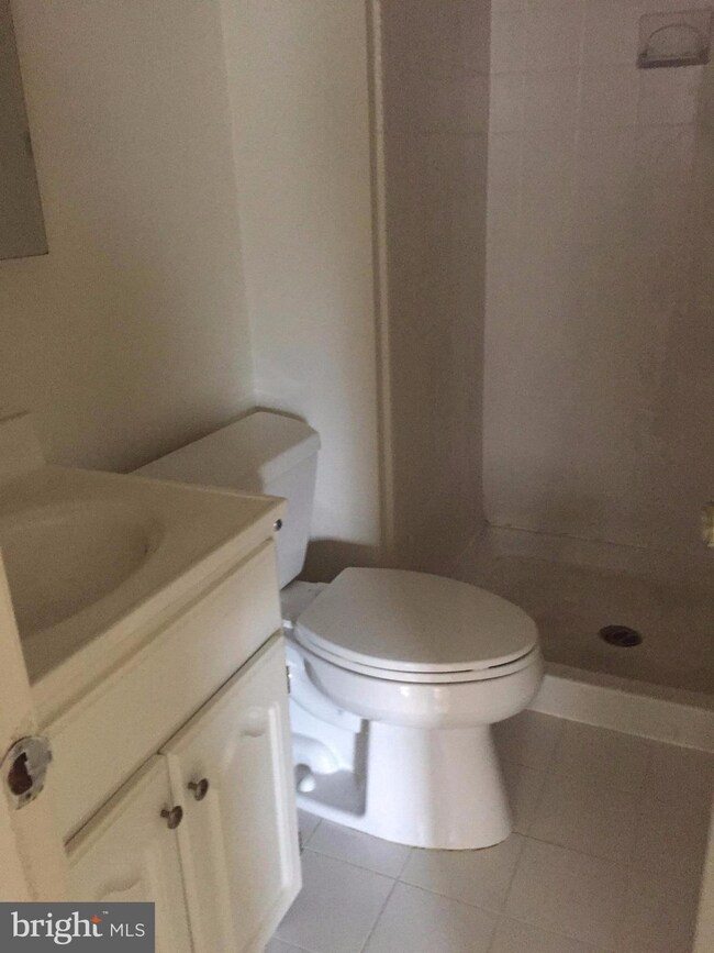 9955 Longford Ct, Vienna, VA 22181 - photo 6