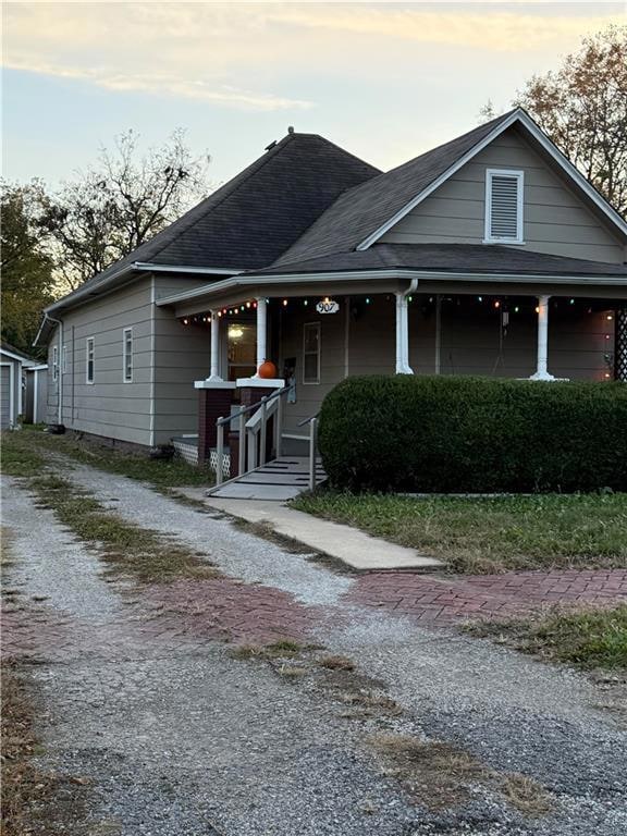 907 W 2nd St, Coffeyville, KS 67337 - photo 2