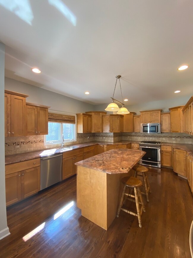 24713 Jolee Ct, Plainfield, IL 60544 - photo 5