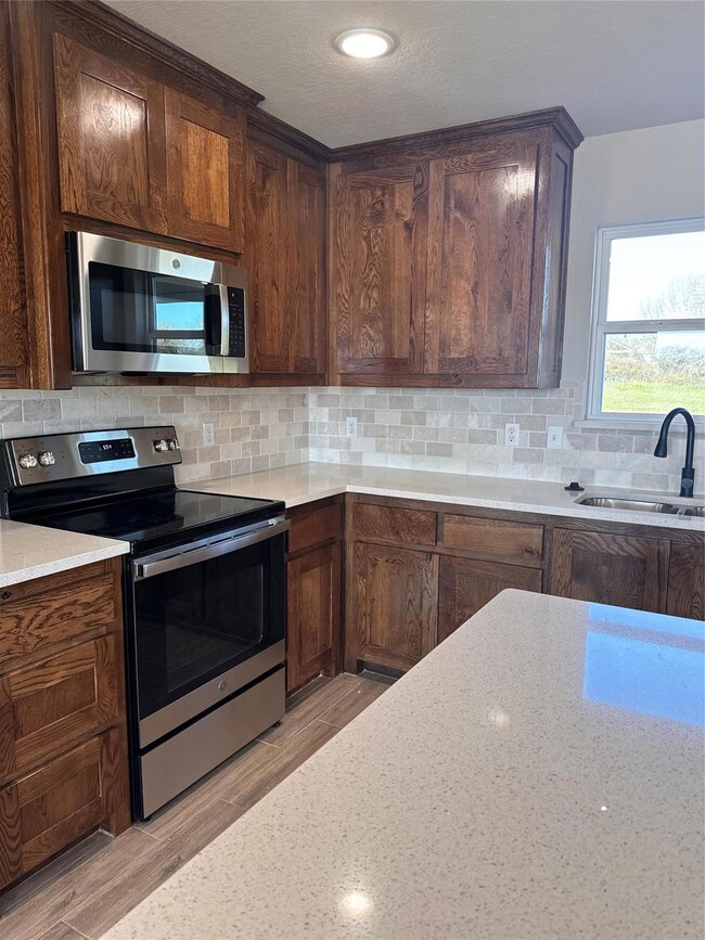 708 Elm Tree Ct, Poolville, TX 76487 - photo 2