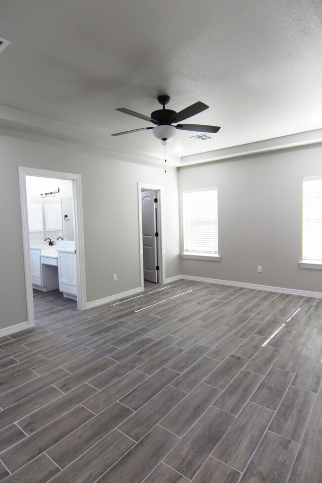 1F055963-F624-4C2D-9A14-11CCD8F16CF0