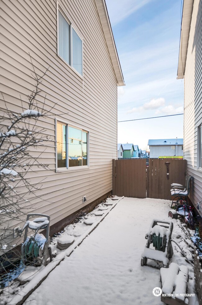 3_SideExterior
