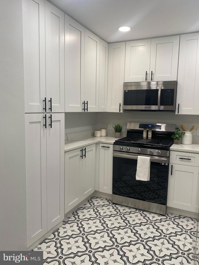 1602 Mount Eagle Place, Alexandria, VA 22302 - photo 2