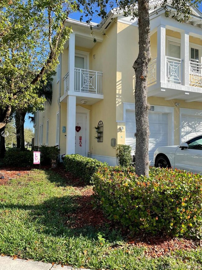 10899 NW 75th St, Doral, FL 33178 - photo 3