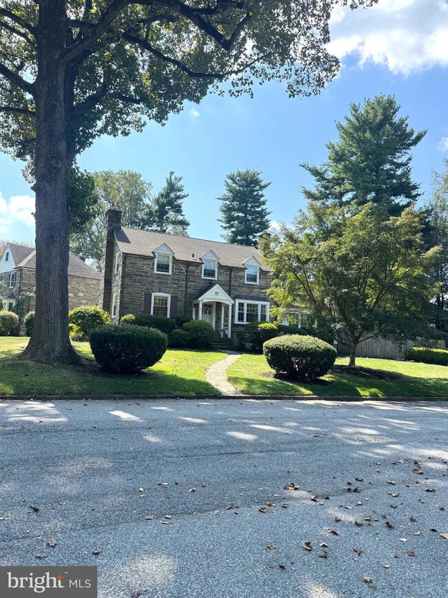 32 E Dartmouth Rd, Bala Cynwyd, PA 19004 - photo 3