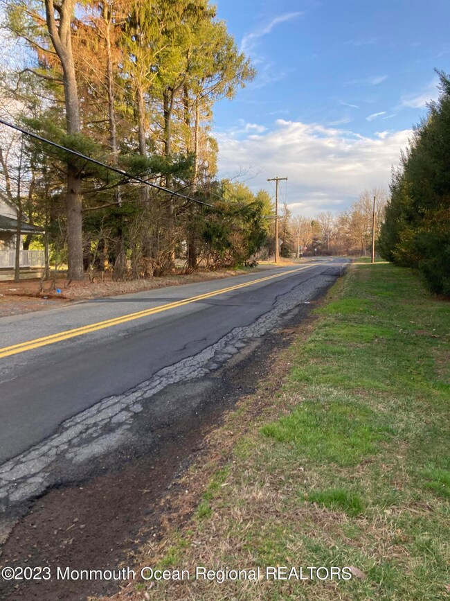 245 School Rd E, Marlboro, NJ 07746 - photo 3