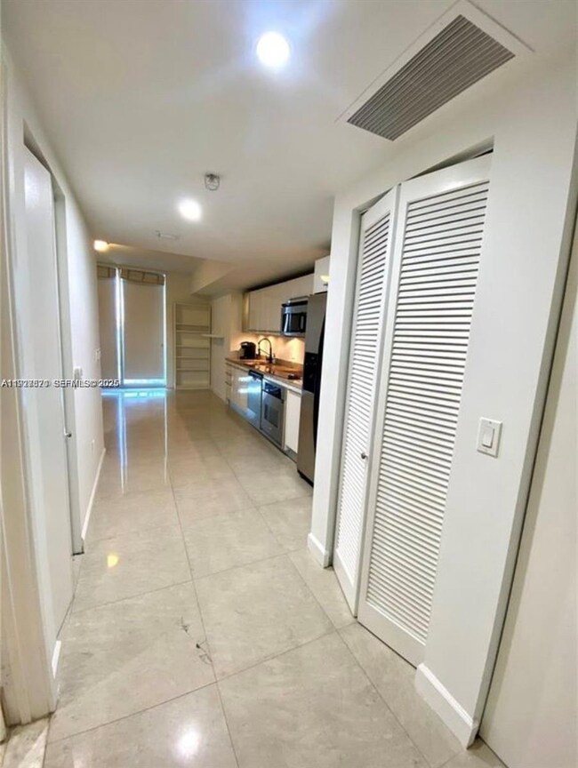 185 SW 7th St unit 1406, Miami, FL 33130 - photo 6