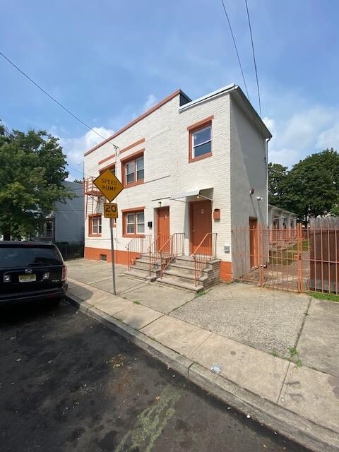 31-33 Tillinghast St unit 3, Newark, NJ 07108 - photo 2