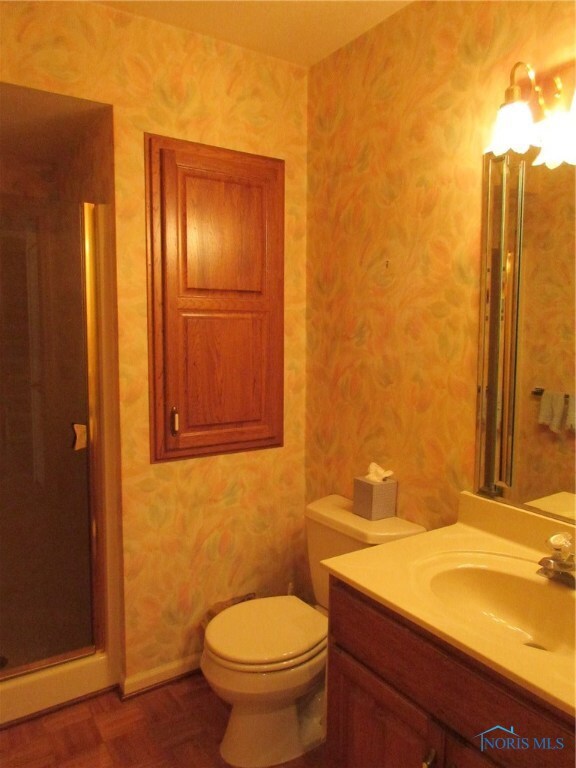 FULL BATH MAIN FLOOR