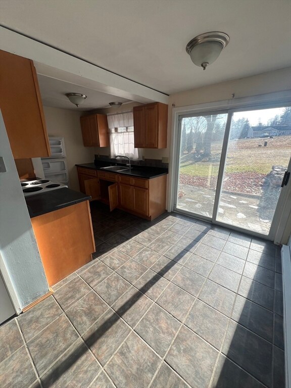 4 Princeton Terrace unit 4, Greenfield, MA 01301 - photo 4