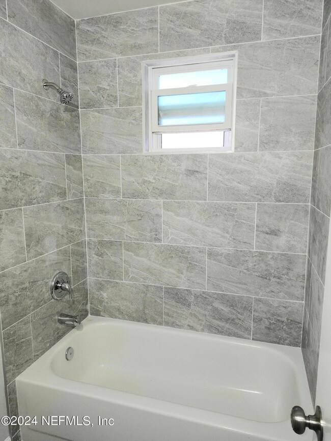 259 Aquarius Cir W, Jacksonville, FL 32216 - photo 5