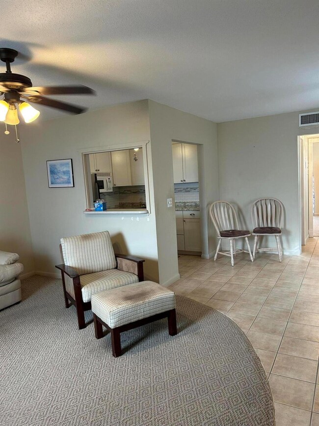 341 Norwich O unit 341, West Palm Beach, FL 33417 - photo 3