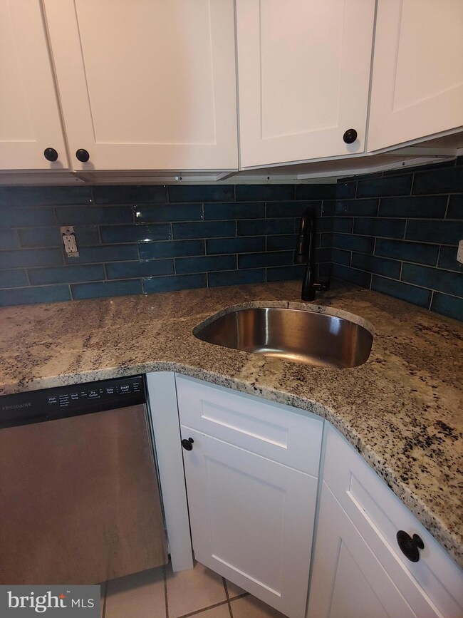 117 Green Ln unit C, Philadelphia, PA 19127 - photo 3