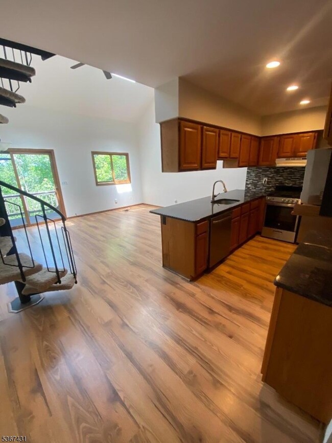 6 Davos Dr unit 8, Vernon, NJ 07462 - photo 5