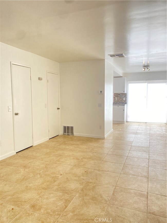 12196 Carnation Ln unit B, Moreno Valley, CA 92557 - photo 3