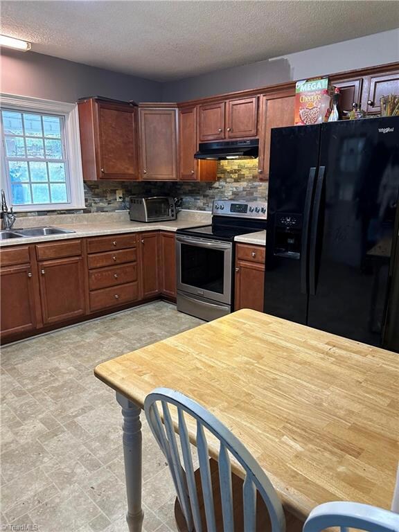 Eat-In-Kitchen