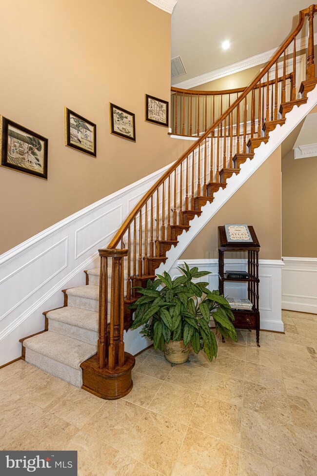 9280 Hampton Hunt Dr, Fairfax Station, VA 22039 - photo 7