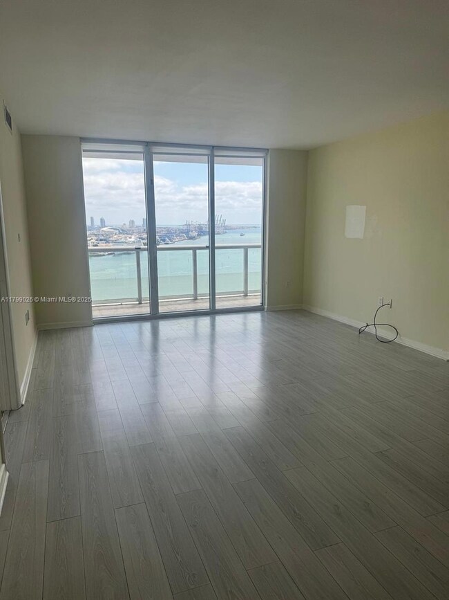 50 Biscayne Blvd unit 2204, Miami, FL 33132 - photo 2