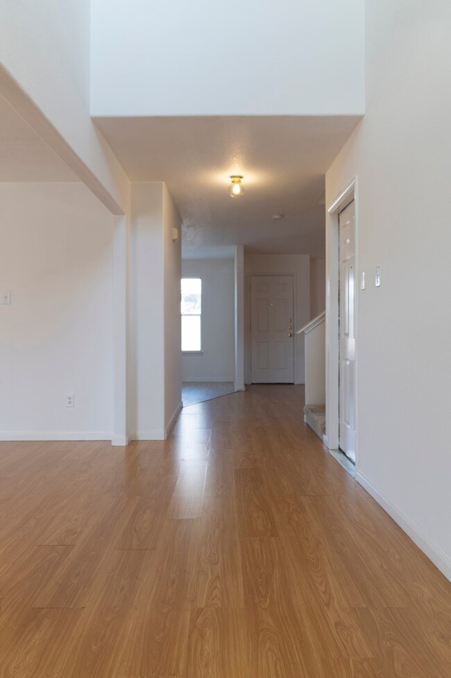 7930 Longshire Ln, Houston, TX 77040 - photo 4