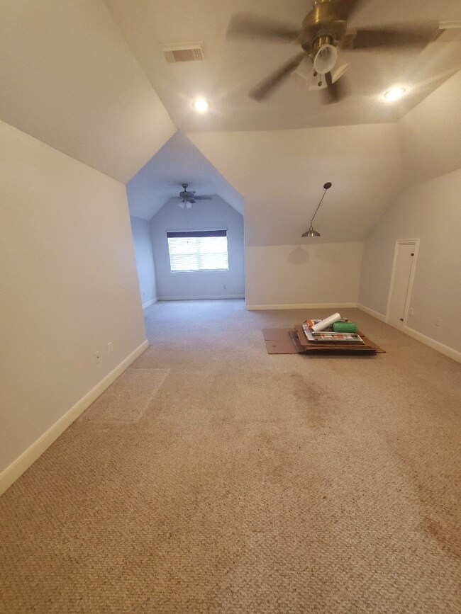 Living across to back wall nook
