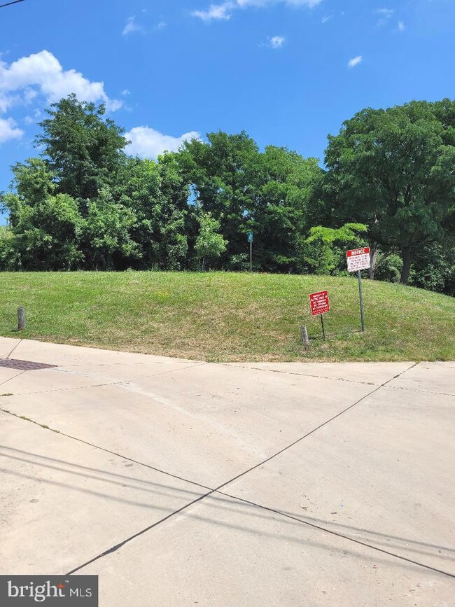 3171 Ryerson Cir, Halethorpe, MD 21227 - photo 6