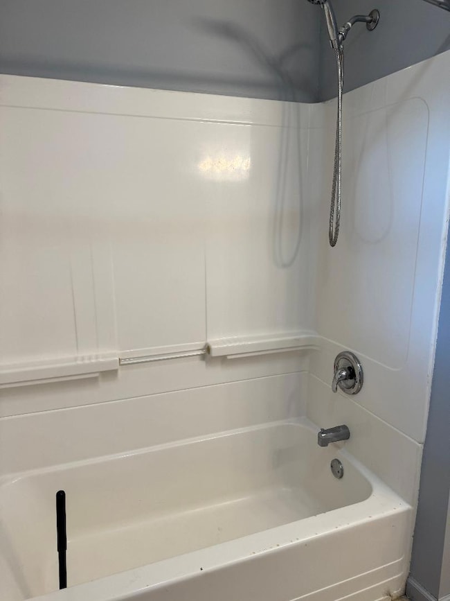 262 W Myrtle St, Herscher, IL 60941 - photo 5