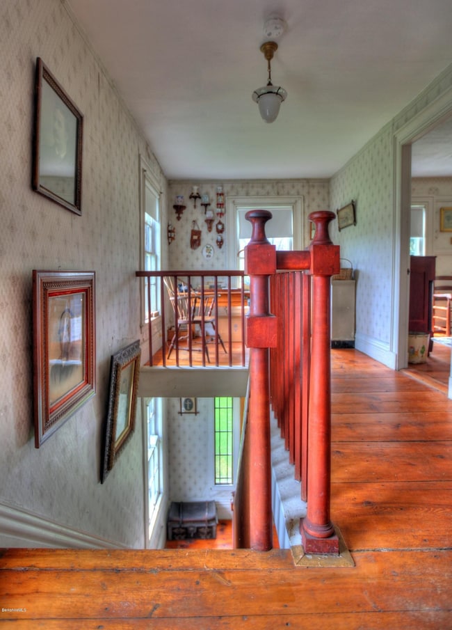 1- Elmwood. 207 Main Rd Tyringham The Be
