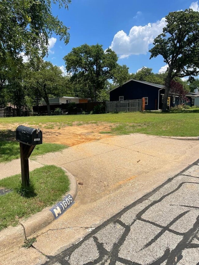 1605 Donna Ln, Bedford, TX 76022 - photo 3