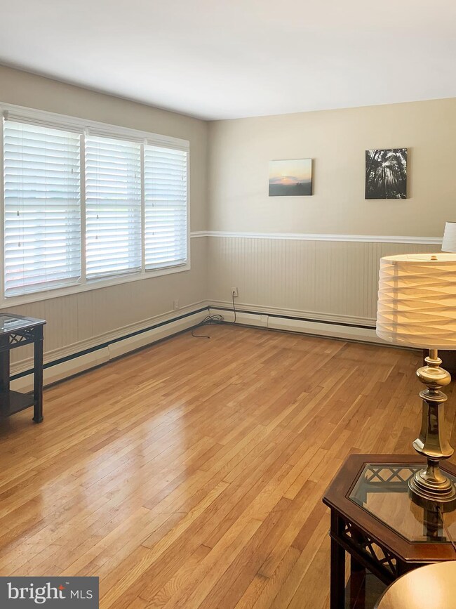 9814 Monroe St, Cockeysville, MD 21030 - photo 3