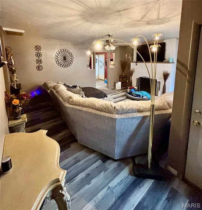 712 Mcclain St, Richland, MO 65556 - photo 5