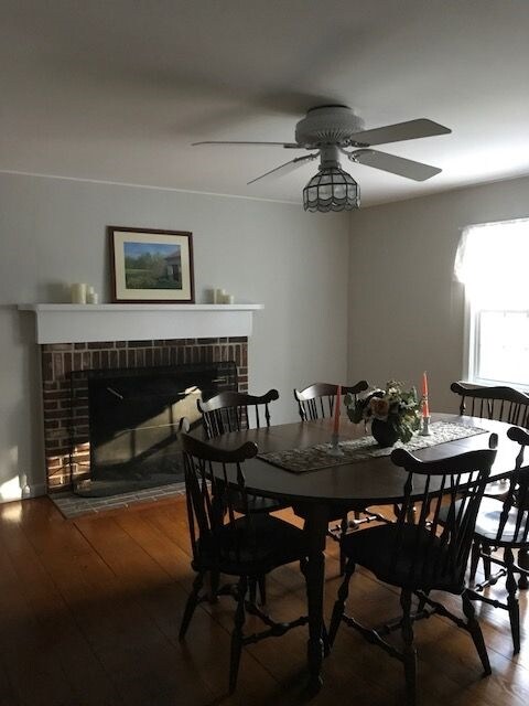 diningroom, den, office or you name it. Sunny and 