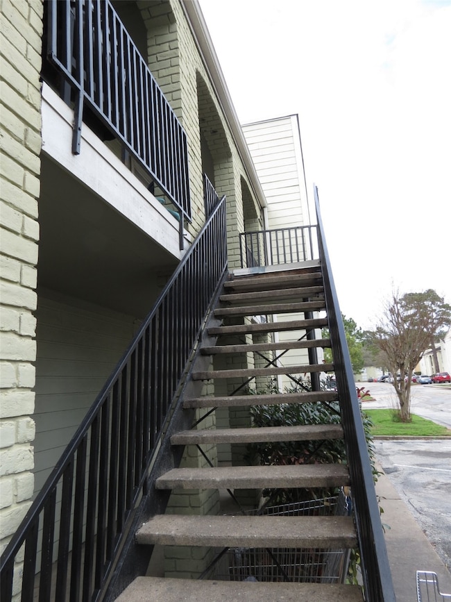 6200 W Tidwell Rd unit 1002, Houston, TX 77092 - photo 2