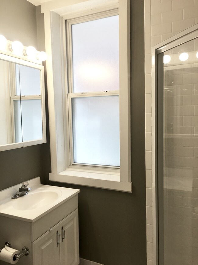 2040 W Mclean Ave unit G, Chicago, IL 60647 - photo 5