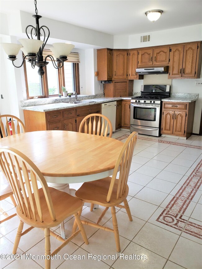 4 Banfield Ct, Middletown, NJ 07748 - photo 4