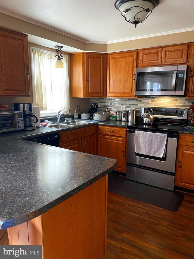 8205 Joshua Ct, Laurel, MD 20708 - photo 5