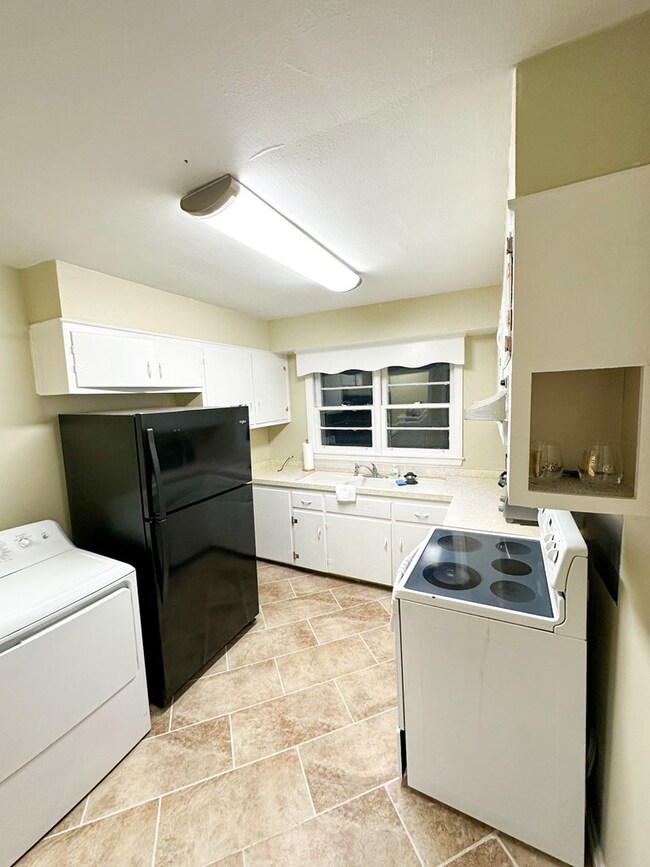 1302 W 3rd Ave, Albany, GA 31707 - photo 3