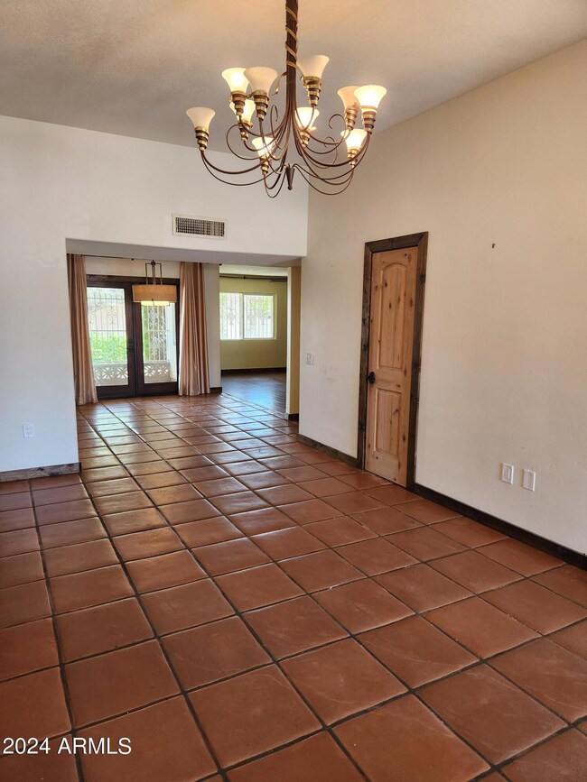 HIGH CEILING AT ENTRY