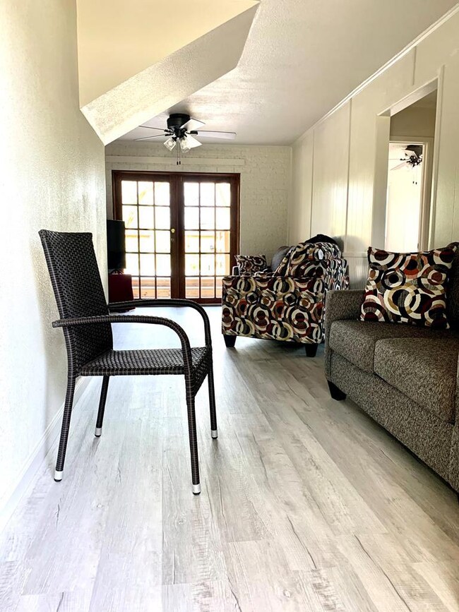 44 San Jacinto St, Bay City, TX 77414 - photo 2