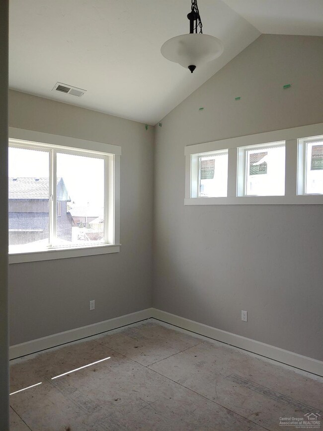 1426 NW Upas Ave, Redmond, OR 97756 - photo 5