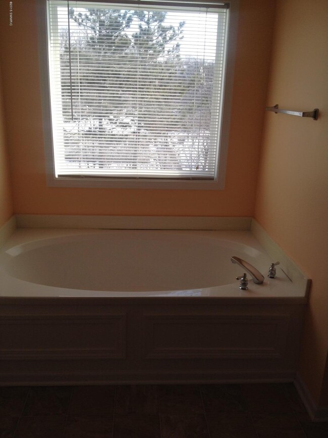 2530 Black Horse Dr NE unit 38, Grand Rapids, MI 49505 - photo 6