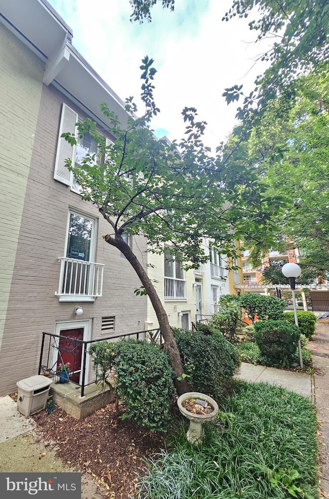 814 3rd St SW unit 214, Washington, DC 20024 - photo 2