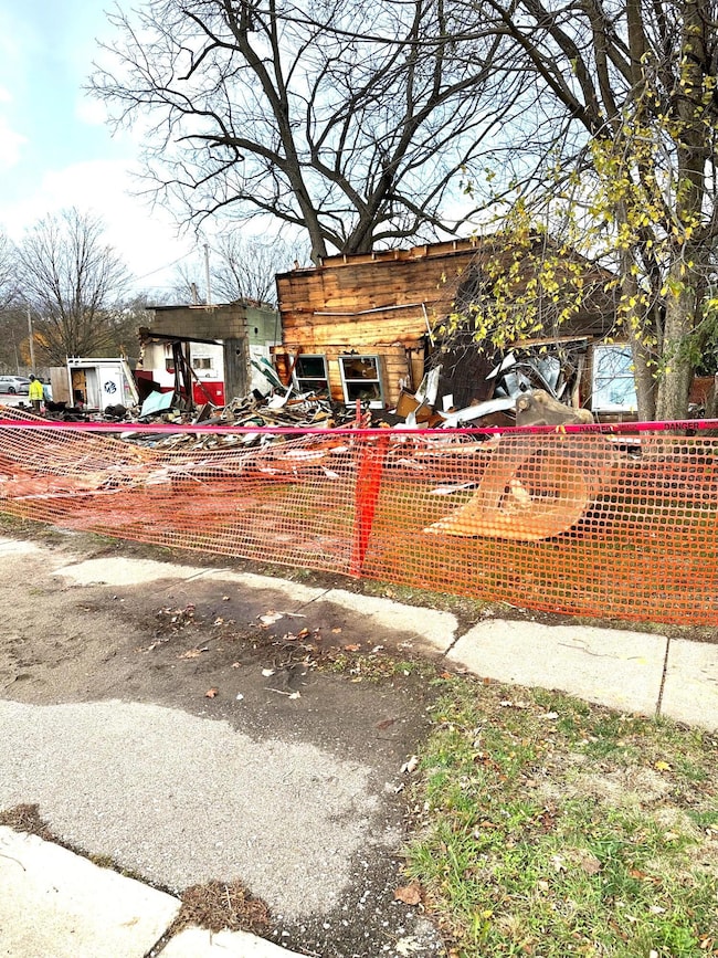 26828 W Main St, Edwardsburg, MI 49112 - photo 6